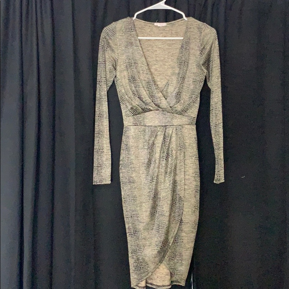 Agaci dress. Skin tight-low cut